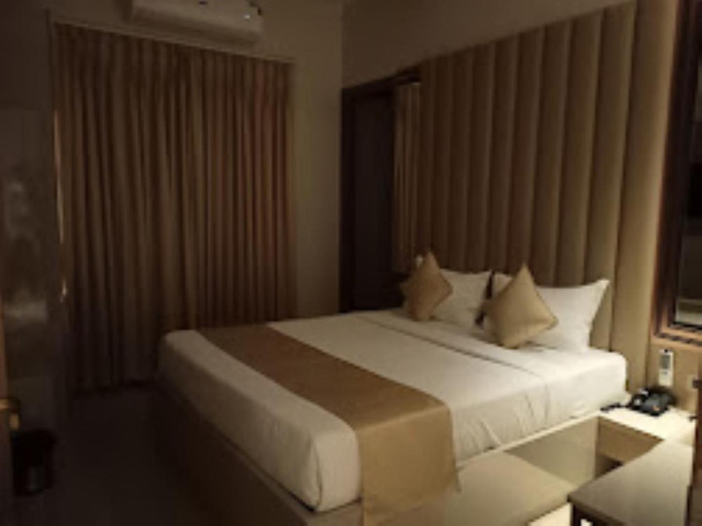 Red Orchid Hotel カーンプル エクステリア 写真